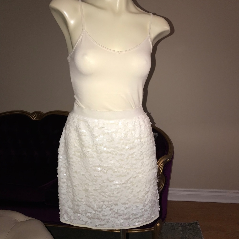 white sequin BCBG skirt -size small